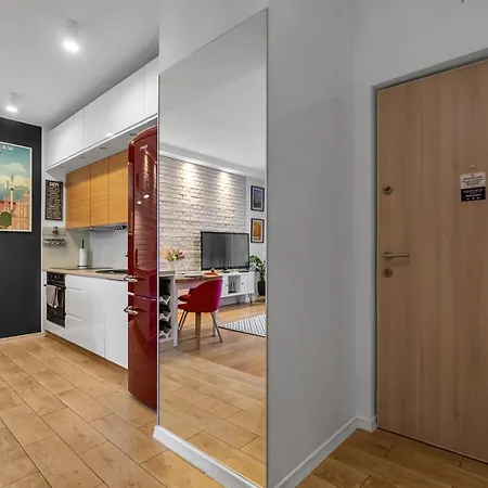 Wola - Parking, Balcony, Quiet & Quarter - By Rentujemy Apartamento Varsovia