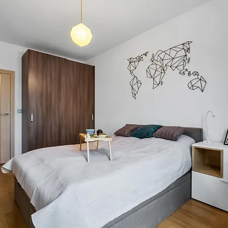 Wola - Parking, Balcony, Quiet & Quarter - By Rentujemy Apartmán